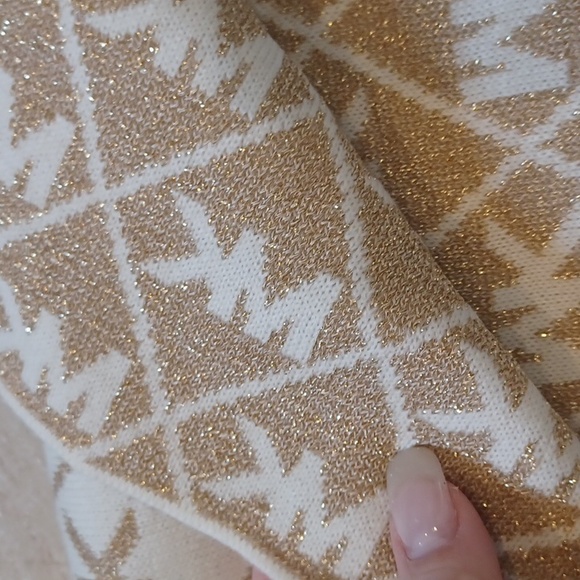 NWOT MICHAEL Michael Kors Signature Logo Stylish Beanie/Scarf Matching Set - Picture 3 of 6